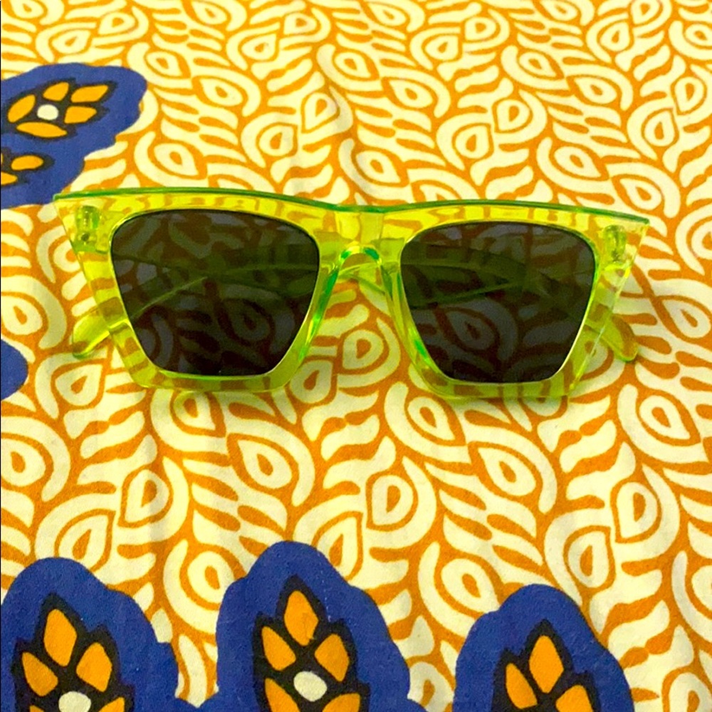 Sea 💚 Green 💚 Sunglasses 😎